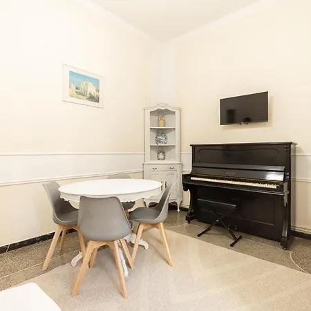 Accogliente Appartamento-10 Min Dal Centro Appartement Genua